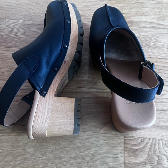 UGG Lanni Leather Clog - Picture 3 of 7